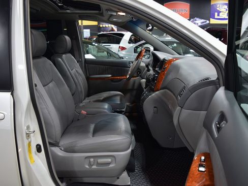 Used 2006 Toyota Sienna XLE Limited image 22
