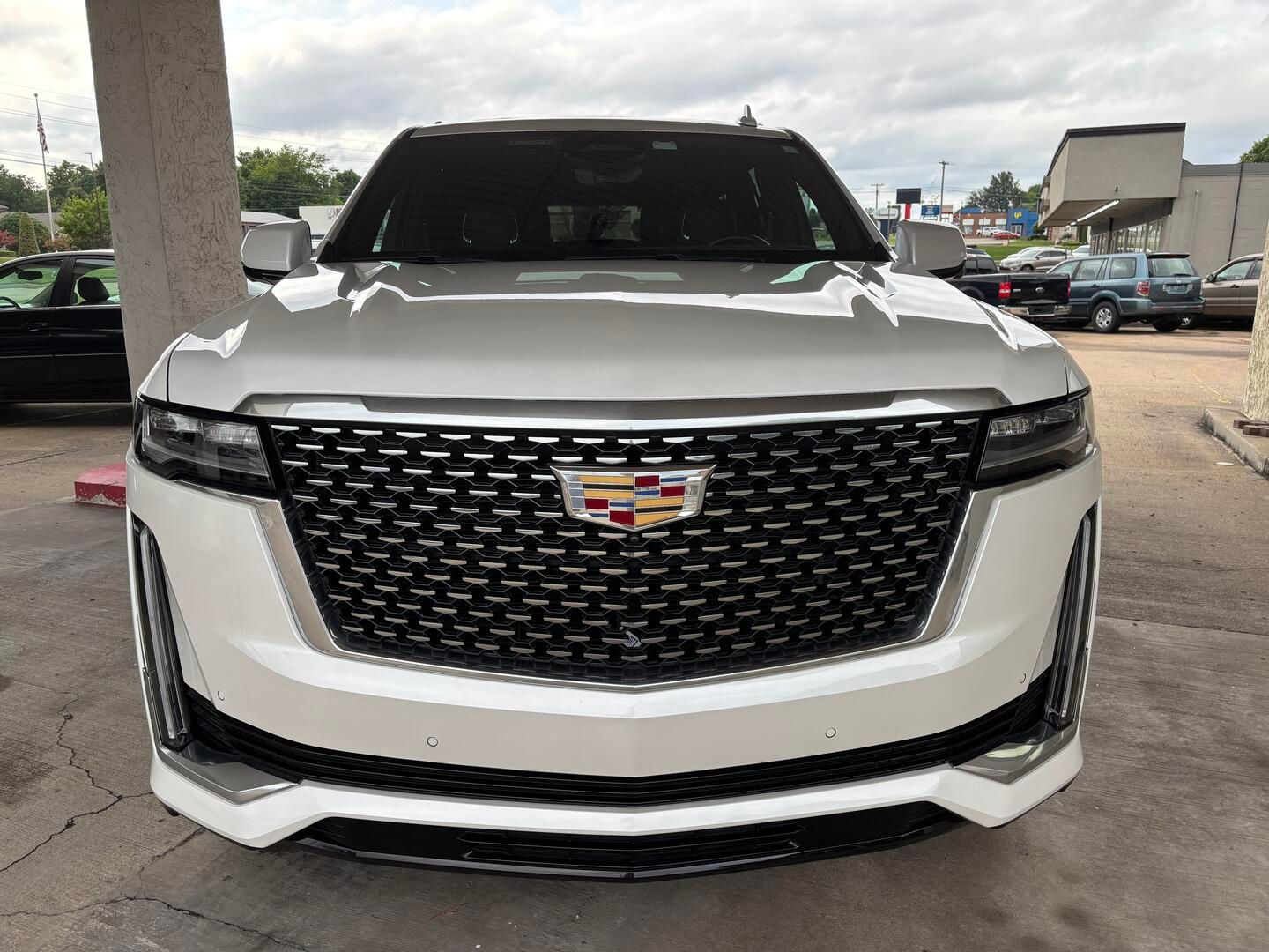 Used 2024 Cadillac Escalade 4WD Premium Luxury image 3