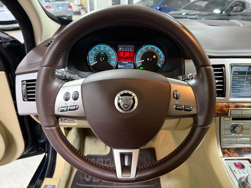 Used 2010 Jaguar XF Premium RWD image 27