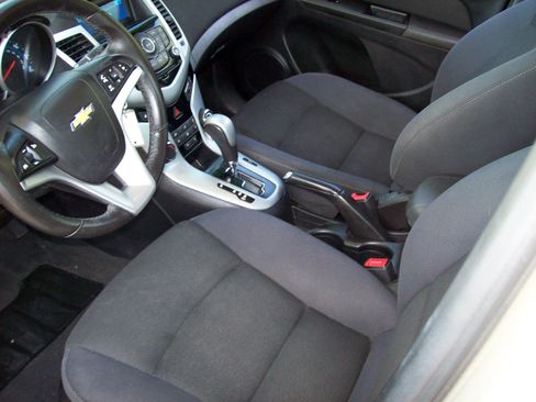 Used 2014 Chevrolet Cruze LT FWD image 9