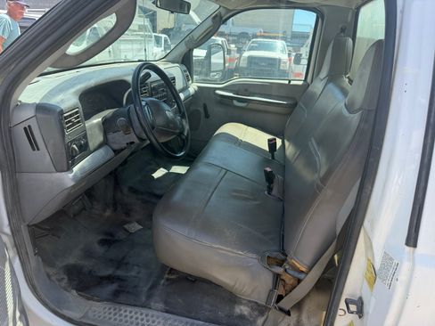 Used 2003 Ford F350 2WD Regular Cab DRW Super Duty image 8