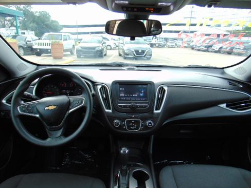 Used 2018 Chevrolet Malibu LS image 16