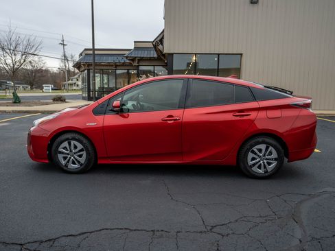 Used 2016 Toyota Prius image 7