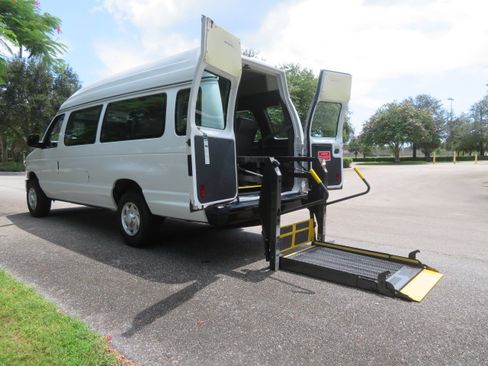Used 2011 Ford E-350 and Econoline 350 Extended Super Duty RWD image 4