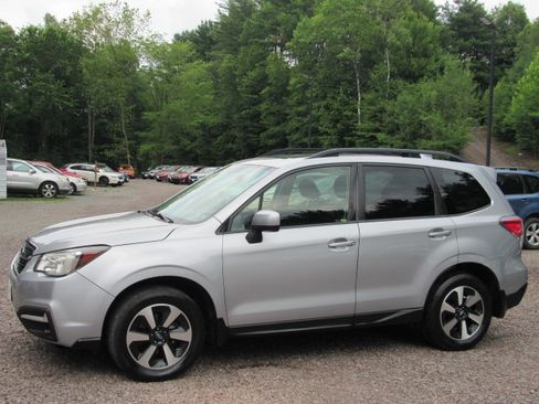 Used 2018 Subaru Forester 2.5i Premium image 3