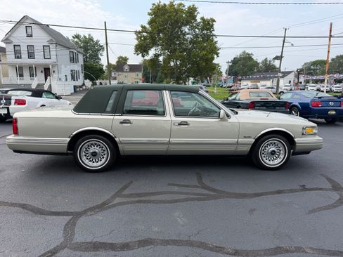 Used 1997 Lincoln Town Car Signature RWD image 47