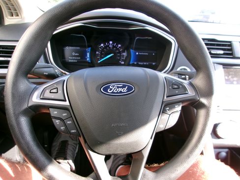 Used 2018 Ford Fusion S Hybrid FWD image 7