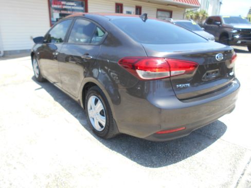 Used 2018 Kia Forte LX Sedan FWD image 5