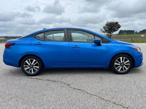 Used 2020 Nissan Versa SV FWD image 4