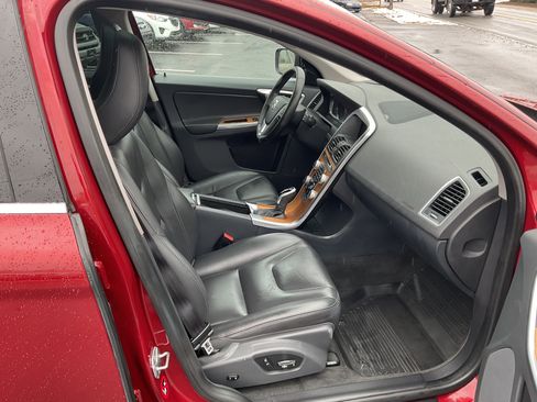 Used 2017 Volvo XC60 T5 Inscription image 10