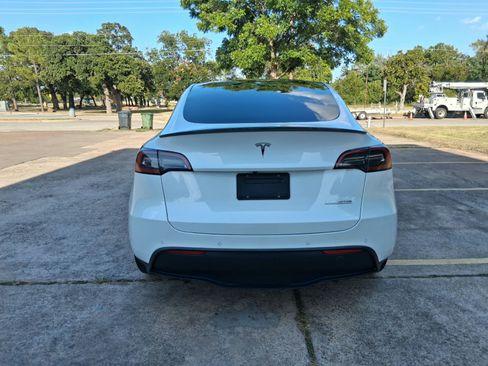 Used 2022 Tesla Model Y AWD Performance image 5