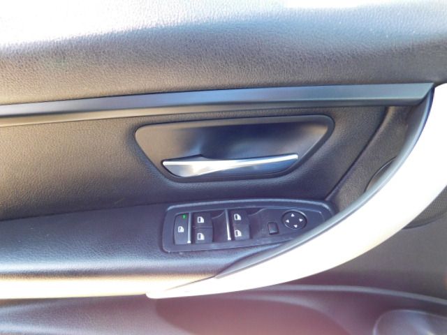 Used 2016 BMW 320i Sedan RWD image 11