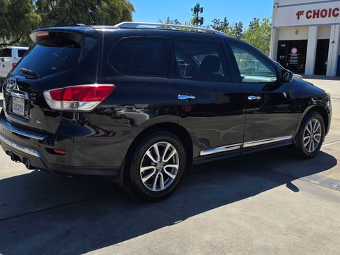 Used 2015 Nissan Pathfinder SL image 12