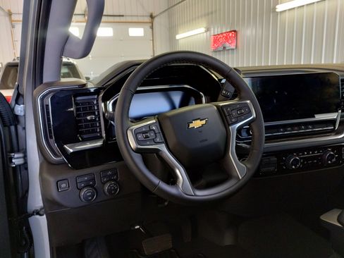 Used 2024 Chevrolet Silverado 2500 LT image 6