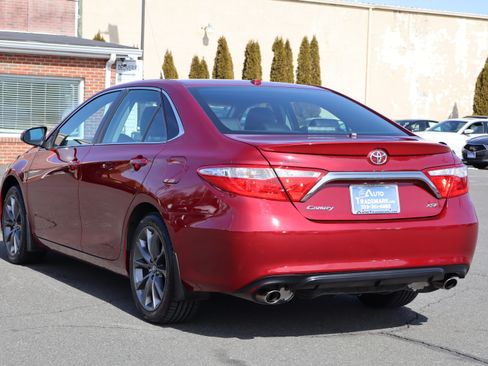 Used 2017 Toyota Camry XSE image 5