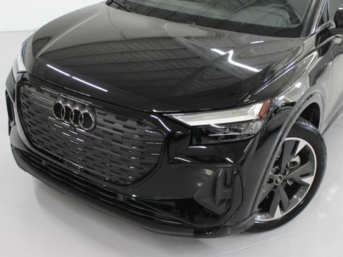 Used 2024 Audi Q4 e-tron Premium Plus image 5