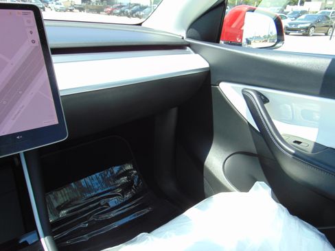 Used 2020 Tesla Model Y Long Range image 18