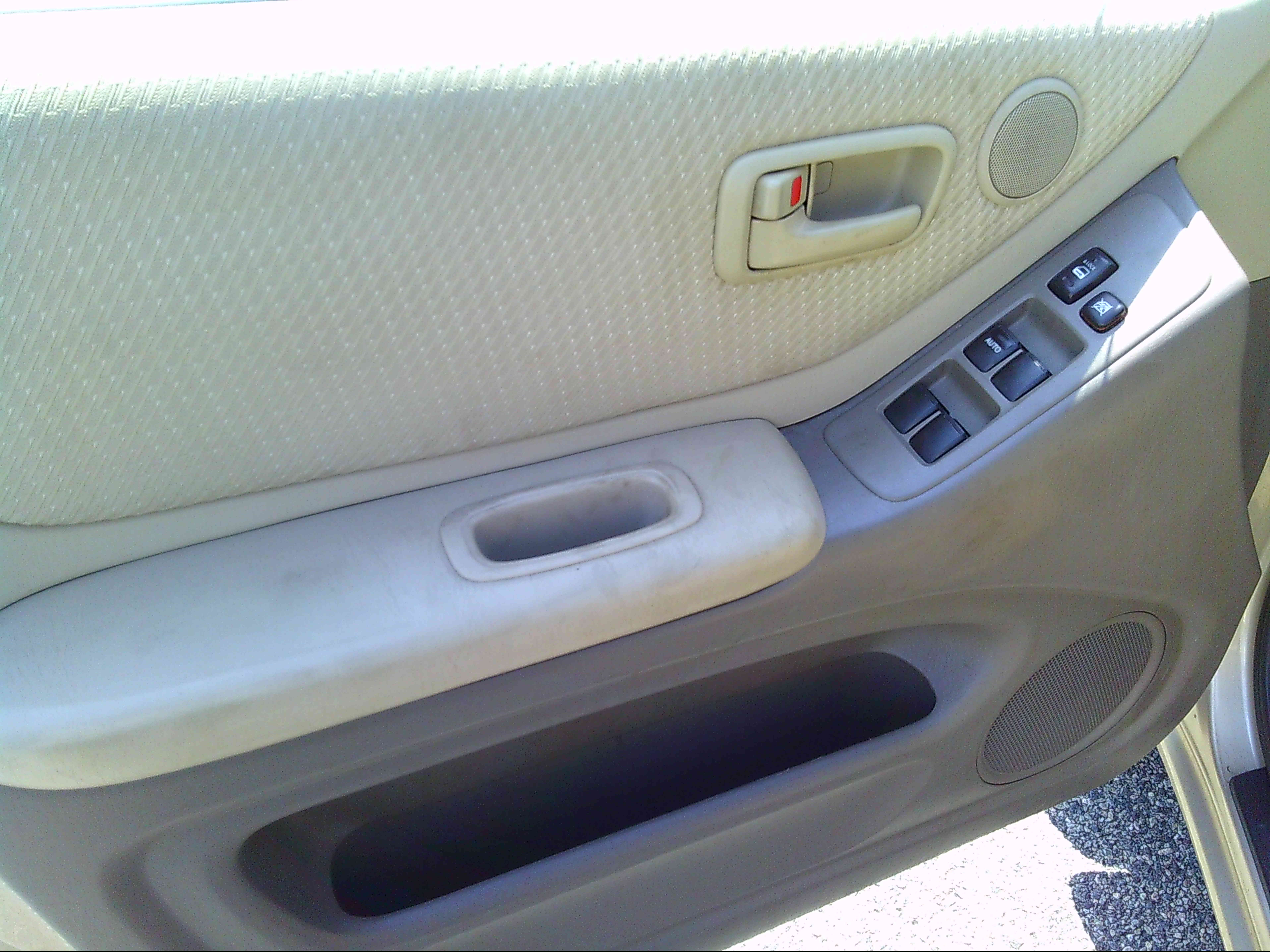 Used 2005 Toyota Highlander 2WD V6 w/ 3rd Row image 10