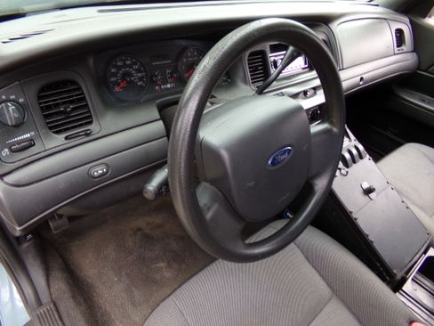 Used 2011 Ford Crown Victoria Police Interceptor RWD image 11