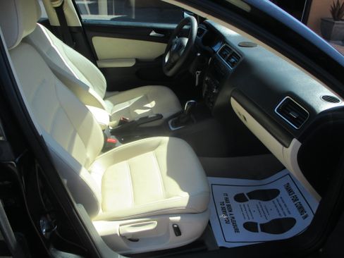 Used 2014 Volkswagen Jetta SE image 3
