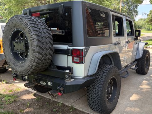 Used 2012 Jeep Wrangler 4WD Unlimited Rubicon image 4