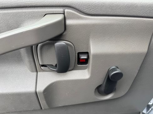 Used 2020 Chevrolet Express 3500 image 16