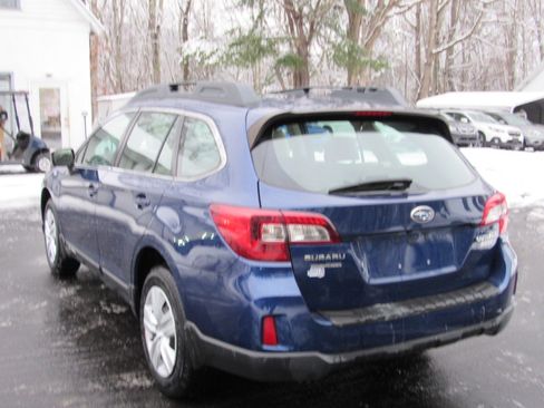 Used 2016 Subaru Outback 2.5i Premium image 11
