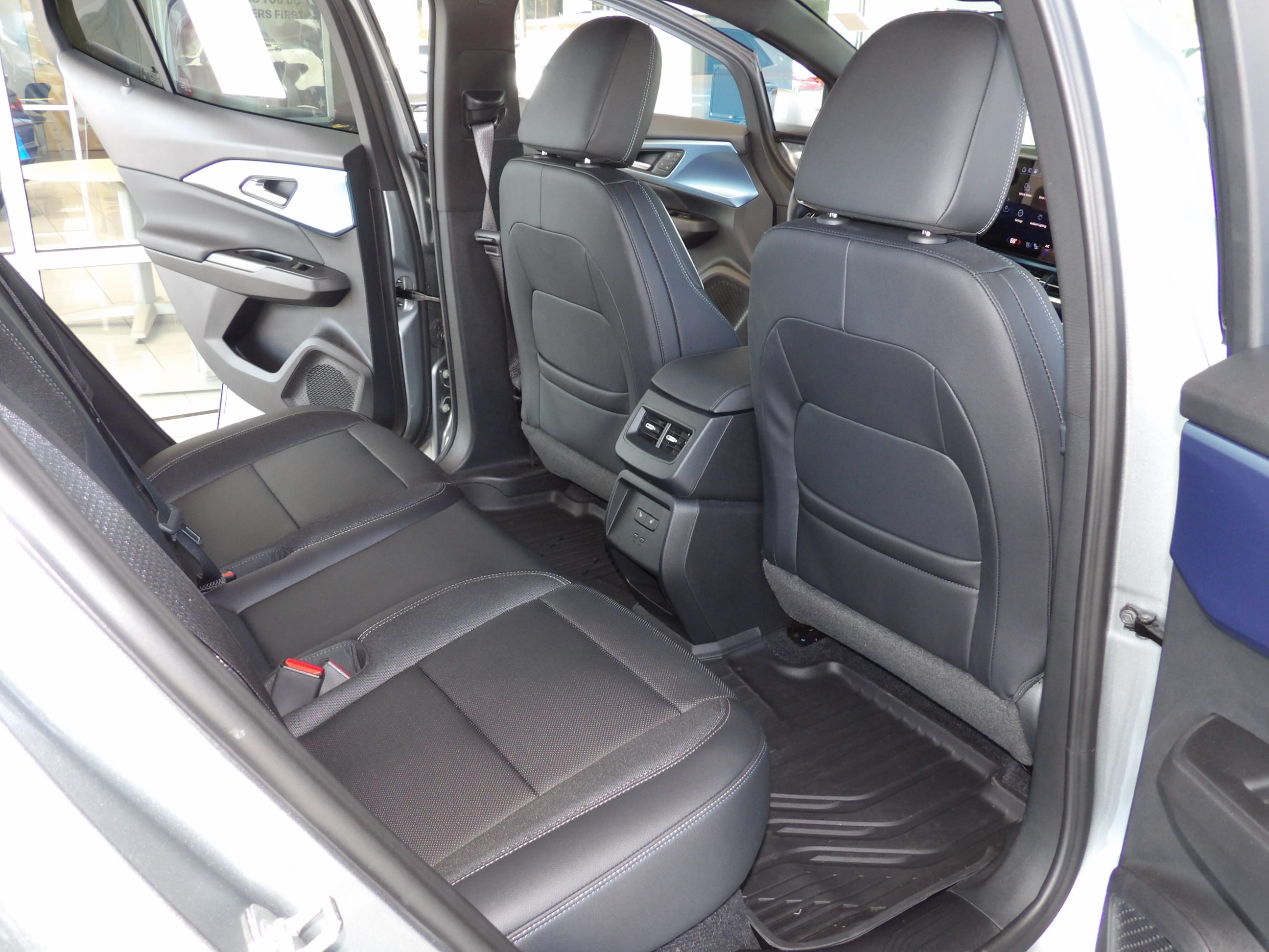Used 2024 Chevrolet Equinox EV FWD LT w/ 3LT image 20