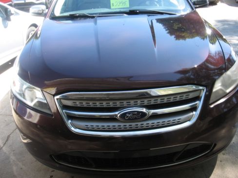 Used 2011 Ford Taurus Limited FWD image 2