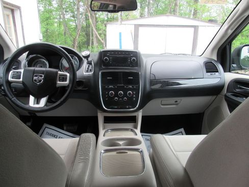 Used 2012 Dodge Grand Caravan SXT FWD image 19