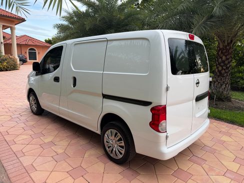 Used 2019 Nissan NV200 SV Van 4D FWD image 5