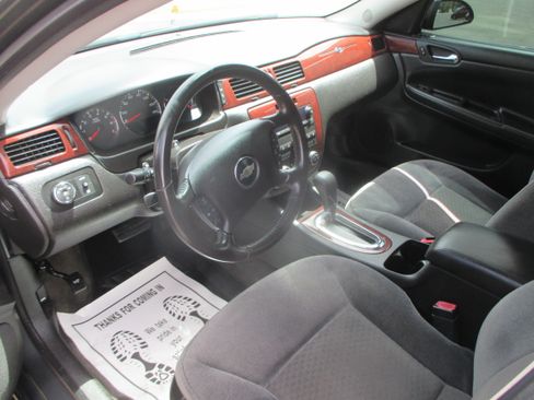 Used 2010 Chevrolet Impala LT FWD image 7