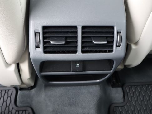 Used 2019 Jaguar E-PACE SE image 18