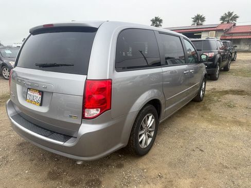 Used 2017 Dodge Grand Caravan SE image 11