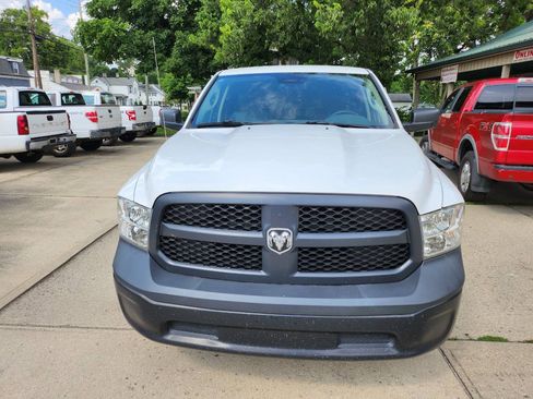 Used 2017 RAM 1500 4x4 Crew Cab ST image 2