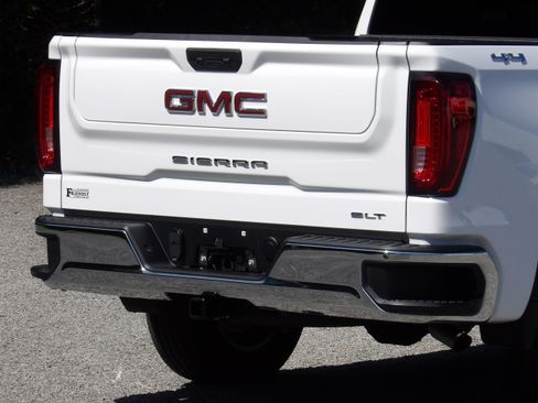 Used 2026 GMC Sierra 1500 4x4 Crew Cab SLT image 12
