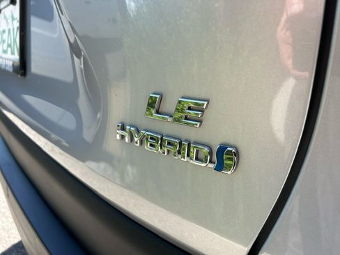 Used 2021 Toyota RAV4 LE image 9