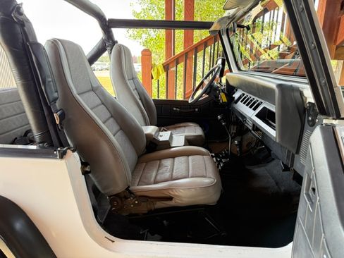Used 1991 Jeep Wrangler 4WD S image 21