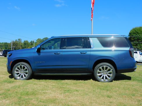 New 2026 Chevrolet Suburban Premier image 6