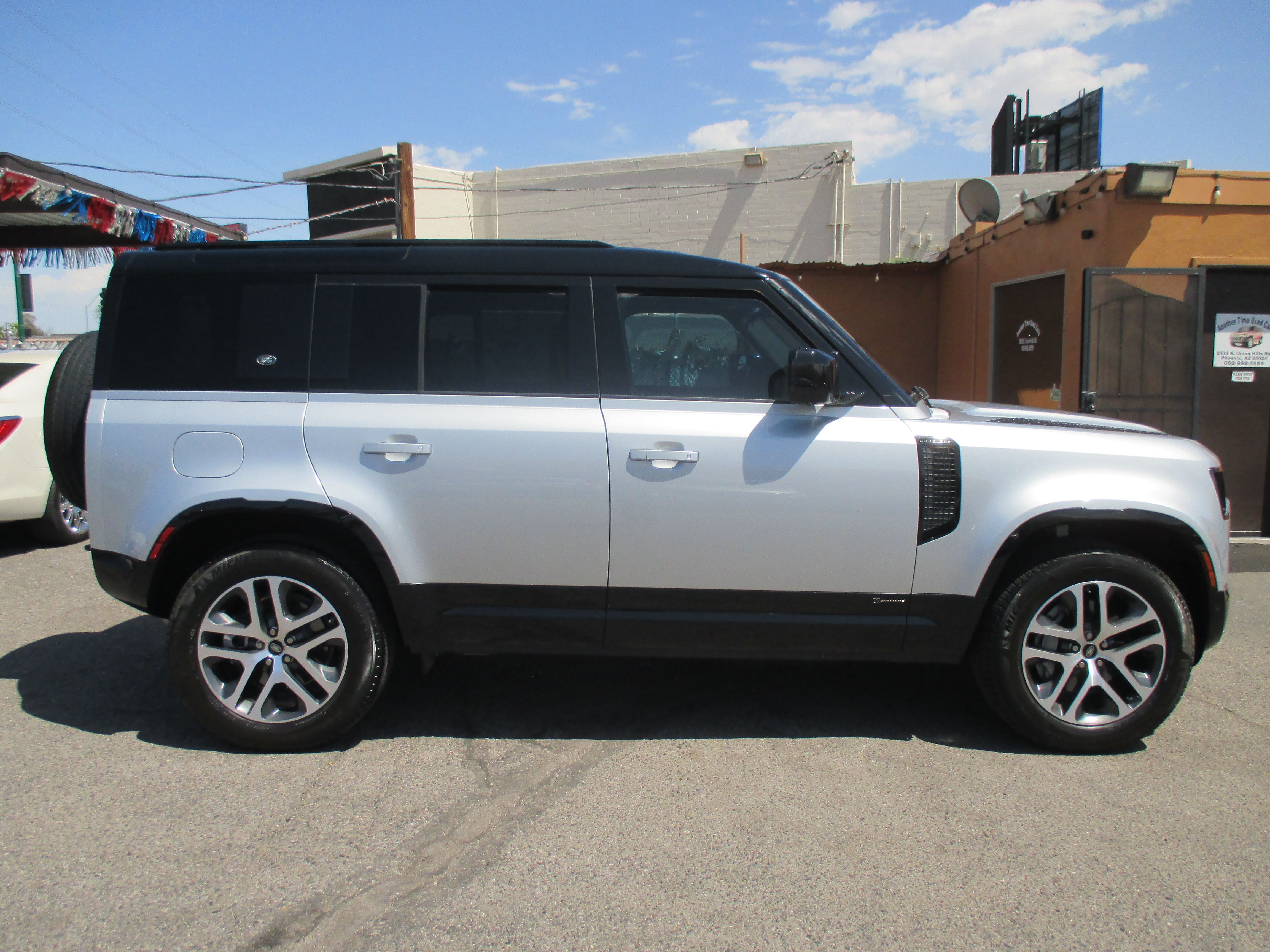 Used 2021 Land Rover Defender 110 X-Dynamic HSE AWD/4WD image 2