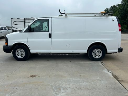 Used 2014 Chevrolet Express 2500 image 8