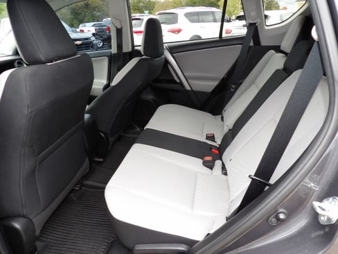 Used 2017 Toyota RAV4 XLE image 15