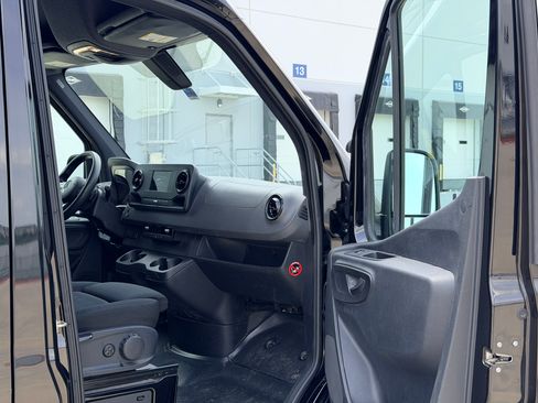 Used 2019 Mercedes-Benz Sprinter image 11