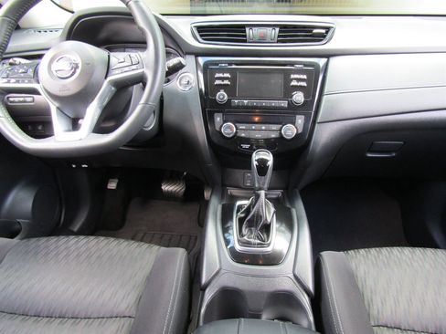 Used 2017 Nissan Rogue SV image 14