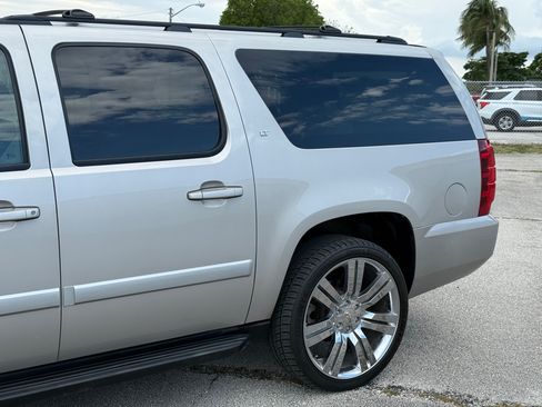 Used 2007 Chevrolet Suburban LT RWD image 25