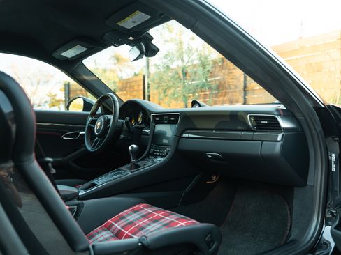 Used 2019 Porsche 911 GT3 Touring image 44