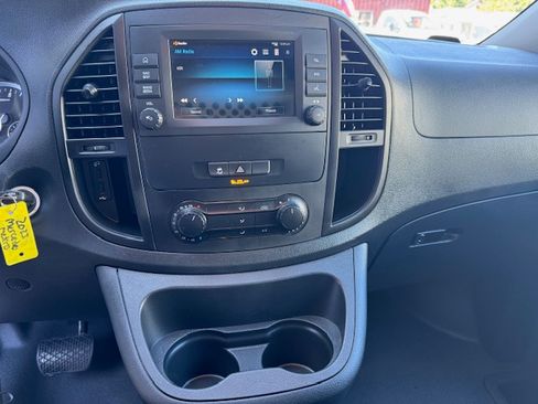 Used 2023 Mercedes-Benz Metris image 13