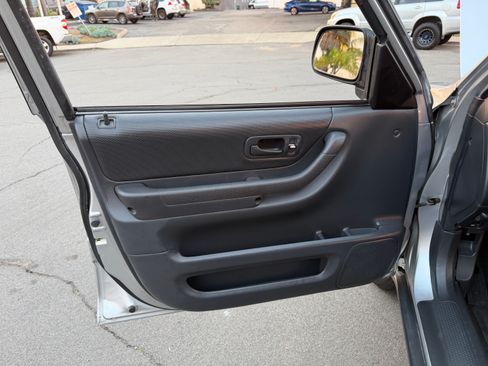 Used 2001 Honda CR-V LX image 19