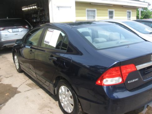 Used 2010 Honda Civic DX-VP Sedan image 6