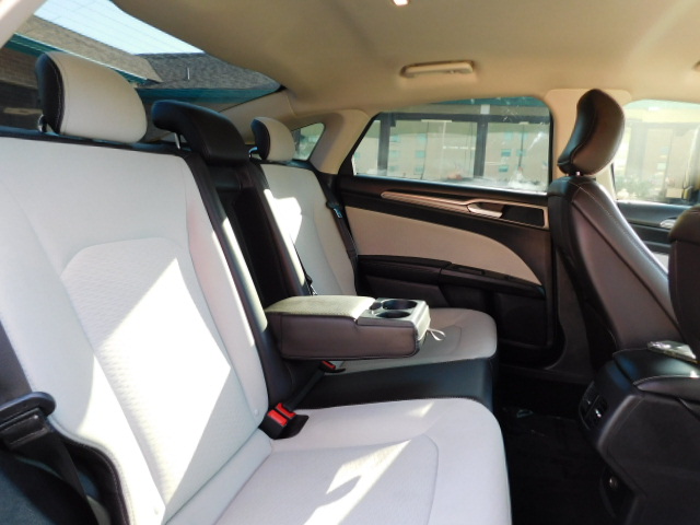 Used 2019 Ford Fusion SE FWD image 24